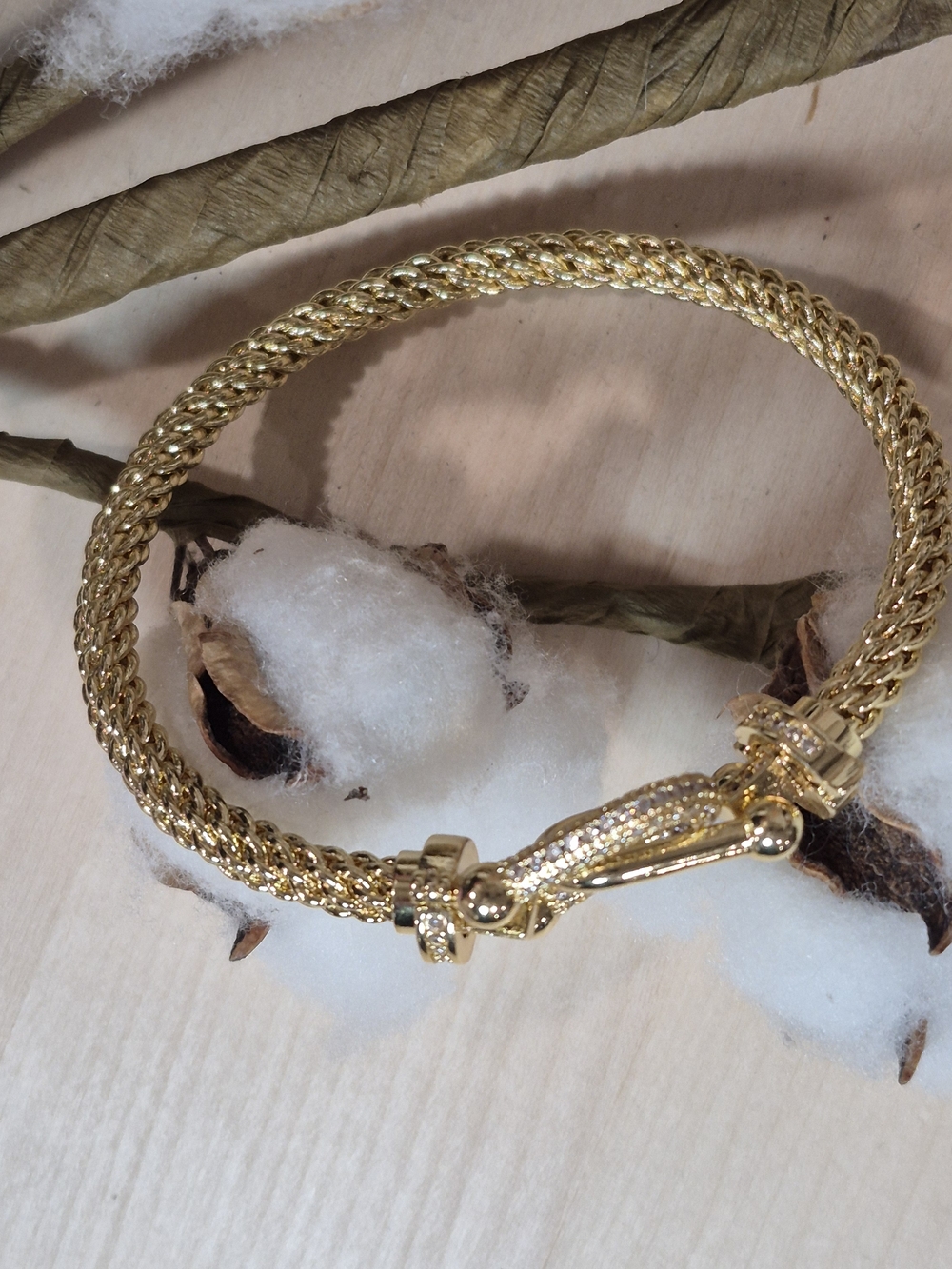 💛💛NEW💛💛 BEAUTIFUL!! CZ Pave Interlocking Buckle Bangle Bracelet In GOLD - Picture 10 of 15